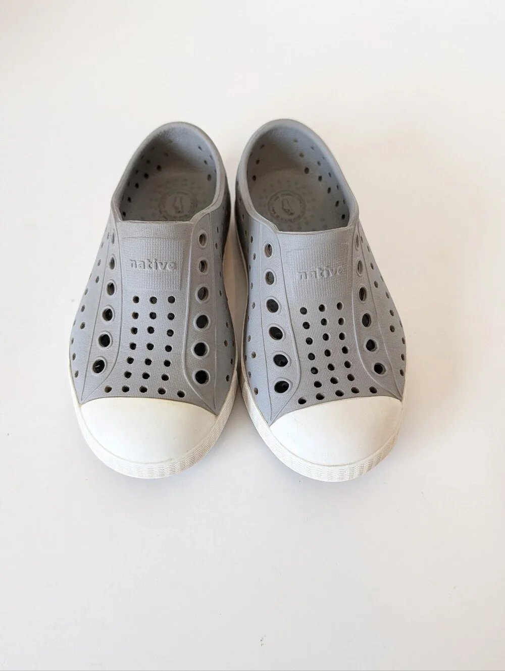 NATIVE Jefferson Child Size C7 Slip On Waterproof Shoes Gray